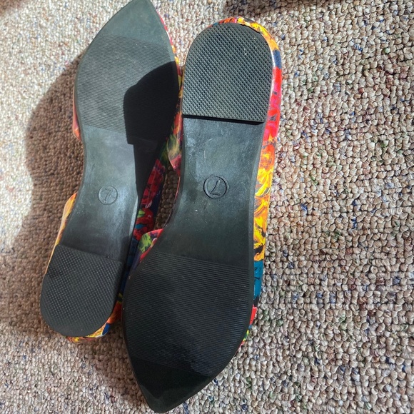 NWOT Madden Girl Flats 7 Summer Floral Flats Colorful Spring Bright Shoes Work - Picture 7 of 9